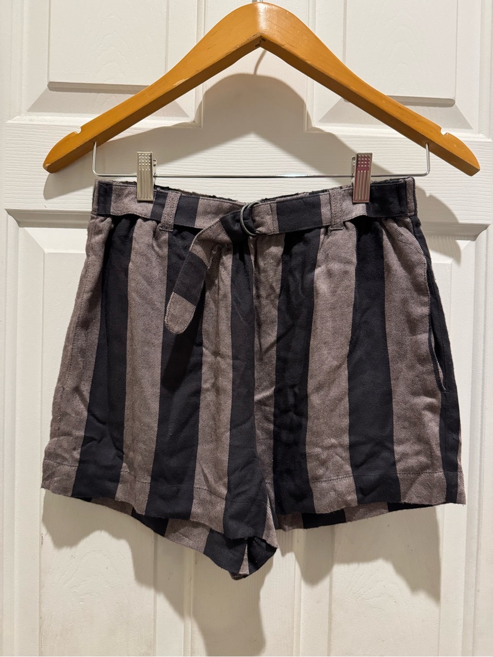 RVCA Shorts size small (8)